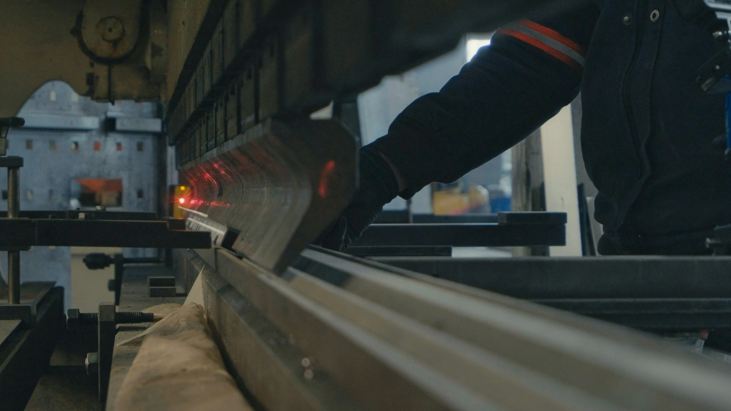 Press brake bending metal